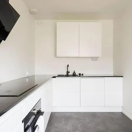 Next To Metro In Matinkylae, Free Car Park, Free Wifi Apartamento